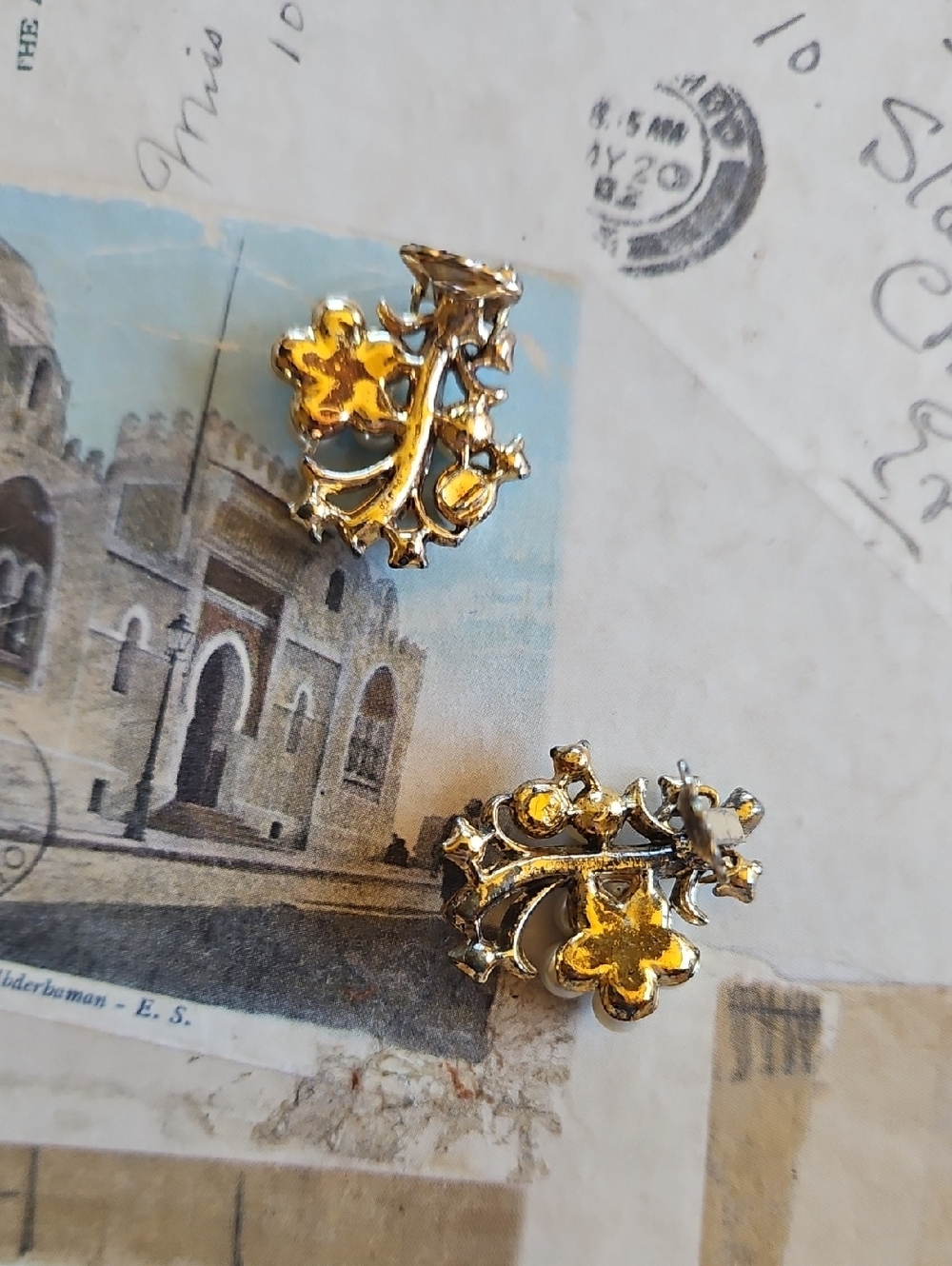 Vintage Faux Pearl and Blue Crystal Gold-Tone Floral Clip Earrings Wedding Prom - Picture 2 of 5